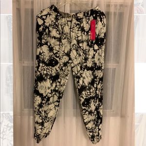 Woman’s joggers. Size L. New with tags. Cute!!